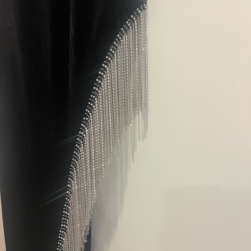City Vibe: Scoop Neck Long Black Velvet Evening Gown with Rhinestone Fringe - Picture 5 of 13